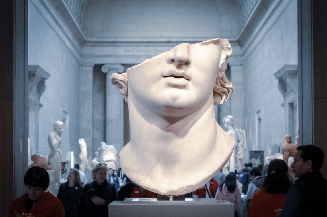 la muerte de virgilio hermann broch white head bust in museum